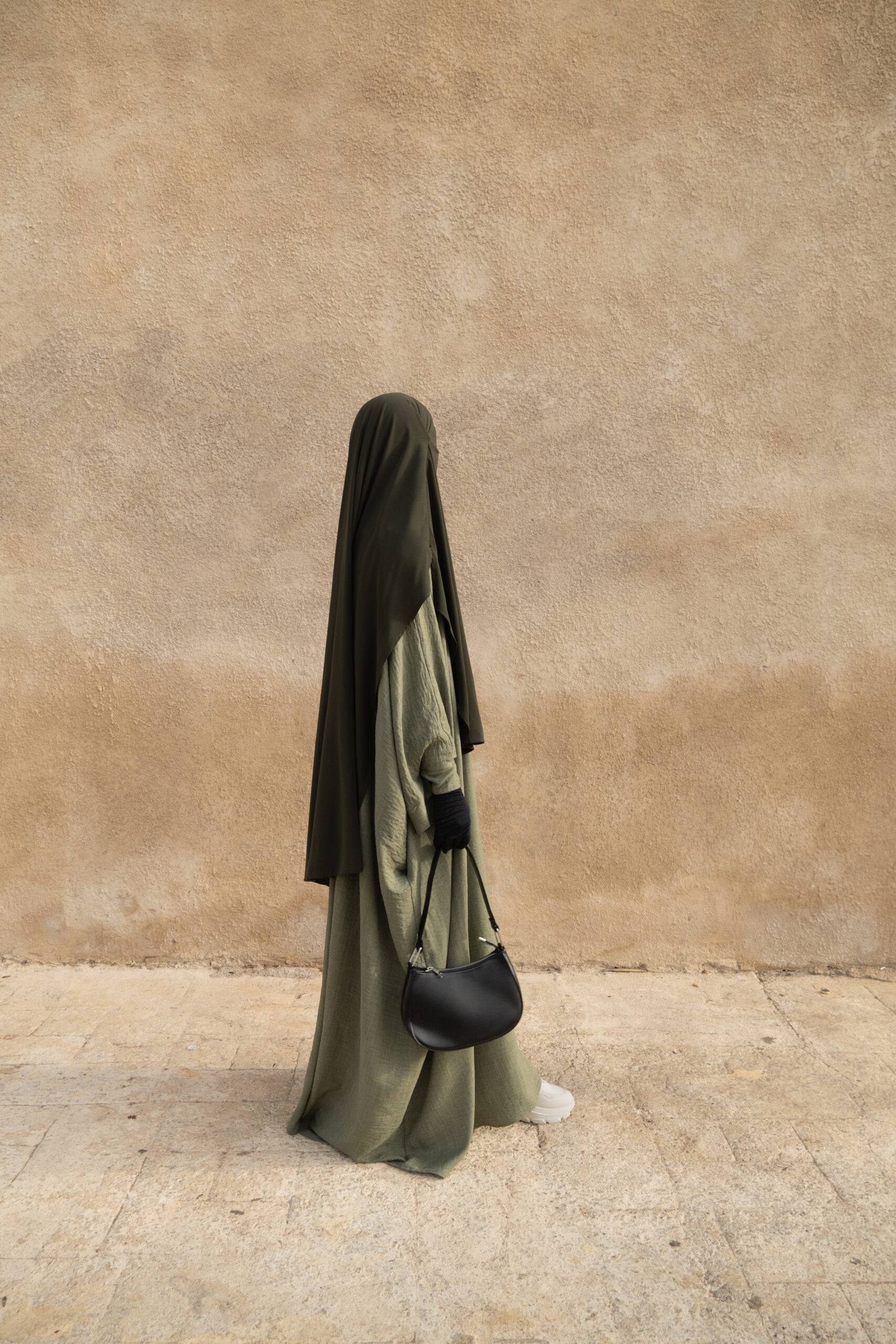 Abaya Paris Olive & Khimar Malé Kaki.